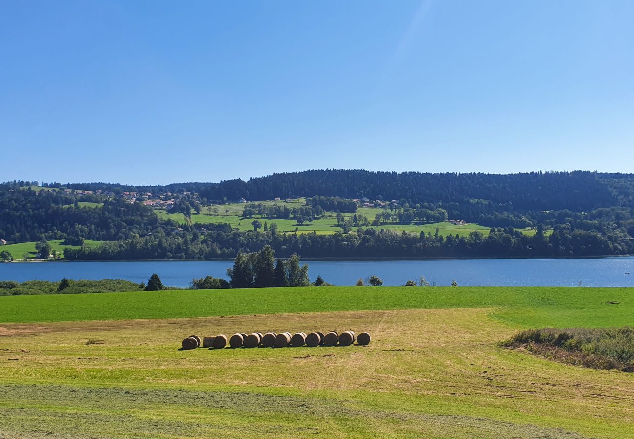 Appartement à Montperreux - Appartement au bout du lac Chaon 6 personnes 