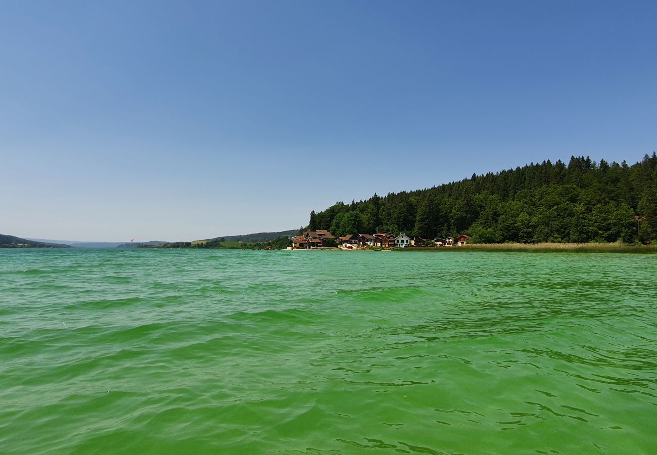 Appartement à Montperreux - Appartement au bout du lac Chaon 6 personnes 