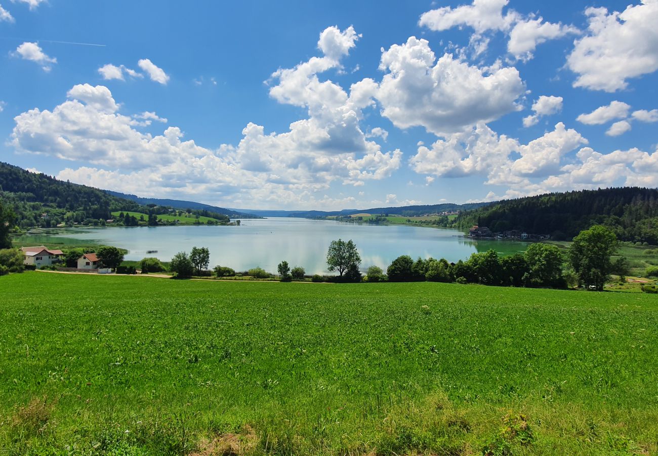Appartement à Montperreux - Appartement au bout du lac Chaon 6 personnes 